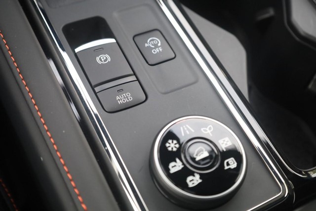 Nissan Pathfinder Vehicle Image 18