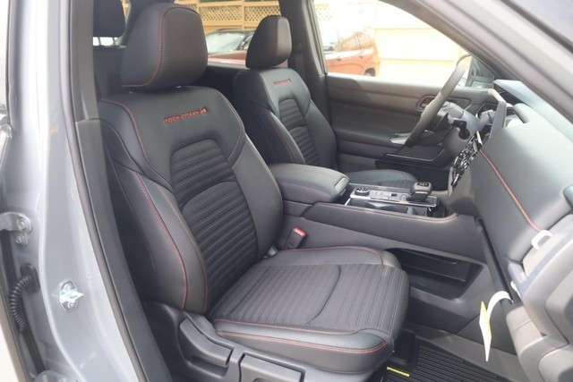 Nissan Pathfinder Vehicle Image 21