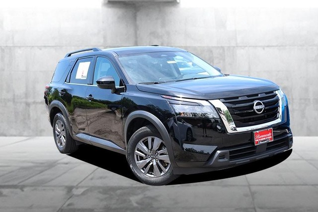 Nissan Pathfinder Vehicle Image 02