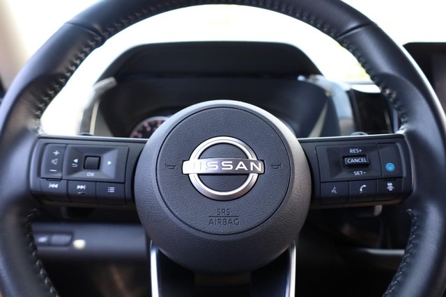 Nissan Pathfinder Vehicle Image 11
