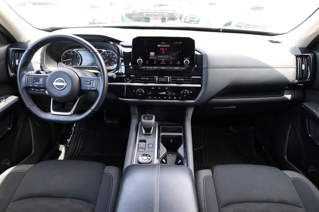 Nissan Pathfinder Vehicle Image 24