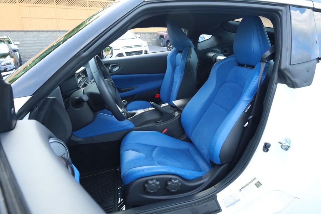 Nissan Z Vehicle Full-screen Gallery Image 9