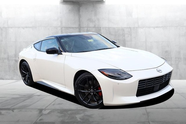 Nissan Z Vehicle Full-screen Gallery Image 2