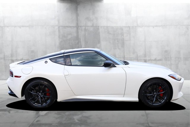 Nissan Z Vehicle Full-screen Gallery Image 5