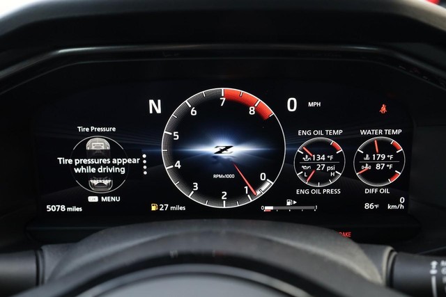 Nissan Z Vehicle Full-screen Gallery Image 11