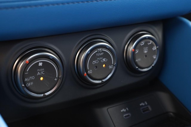 Nissan Z Vehicle Full-screen Gallery Image 14