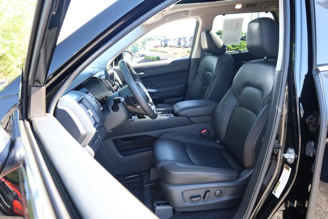 Nissan Pathfinder Vehicle Image 10
