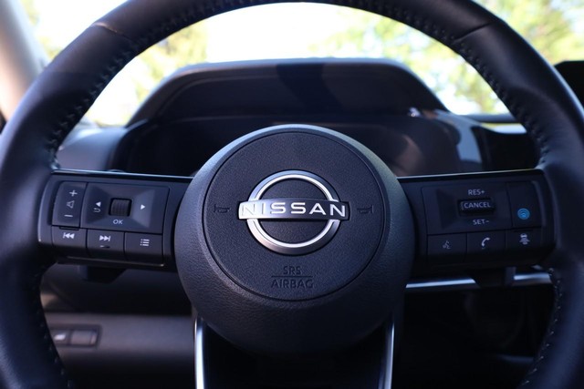 Nissan Pathfinder Vehicle Image 13