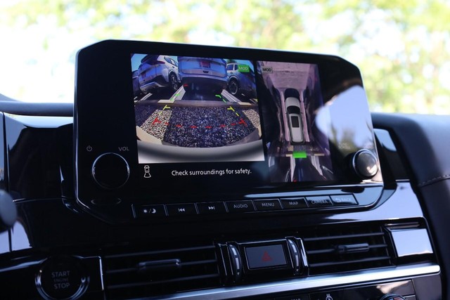 Nissan Pathfinder Vehicle Image 17