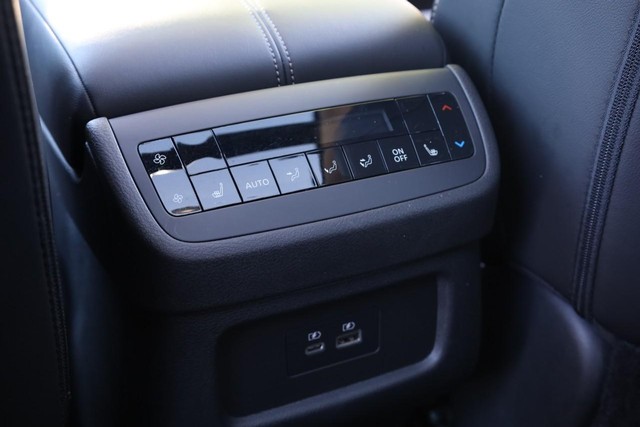 Nissan Pathfinder Vehicle Image 27