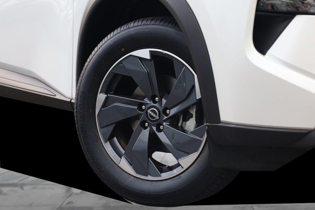 Nissan Rogue Vehicle Image 03