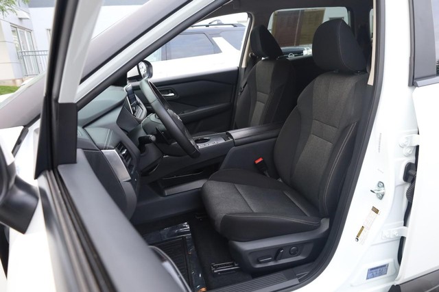 Nissan Rogue Vehicle Image 08