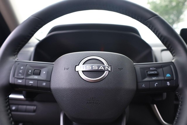 Nissan Rogue Vehicle Image 09