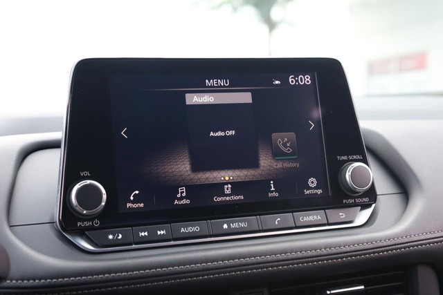 Nissan Rogue Vehicle Image 11