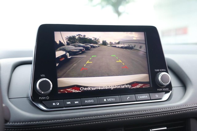 Nissan Rogue Vehicle Image 12