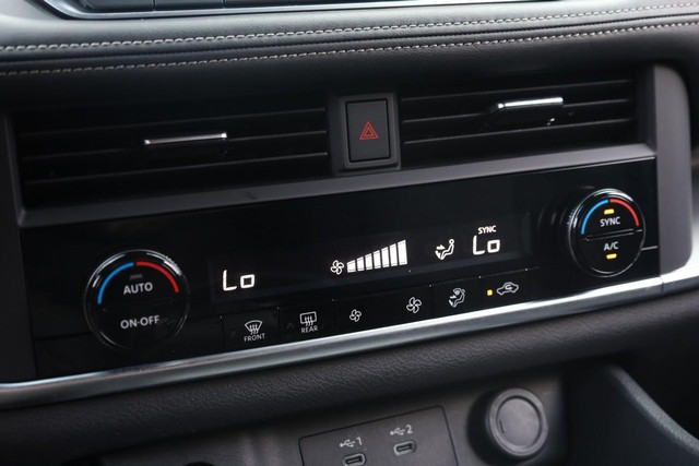 Nissan Rogue Vehicle Image 13