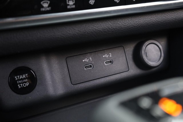 Nissan Rogue Vehicle Image 14