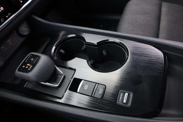 Nissan Rogue Vehicle Image 15