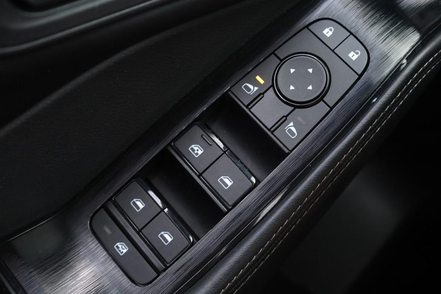 Nissan Rogue Vehicle Image 17