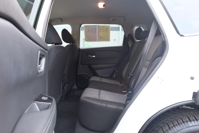 Nissan Rogue Vehicle Image 20
