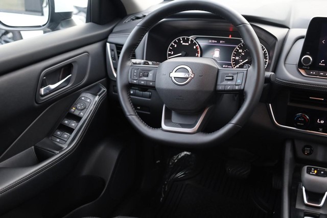 Nissan Rogue Vehicle Image 23