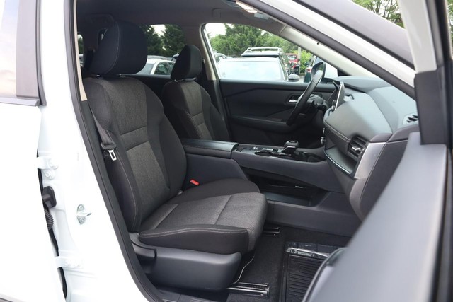 Nissan Rogue Vehicle Image 24
