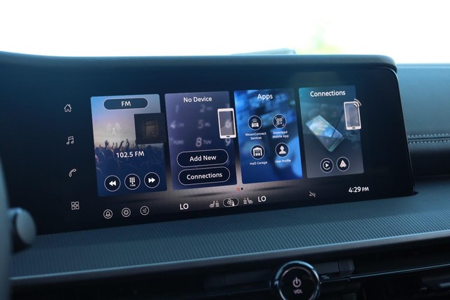 Nissan Murano Vehicle Image 11