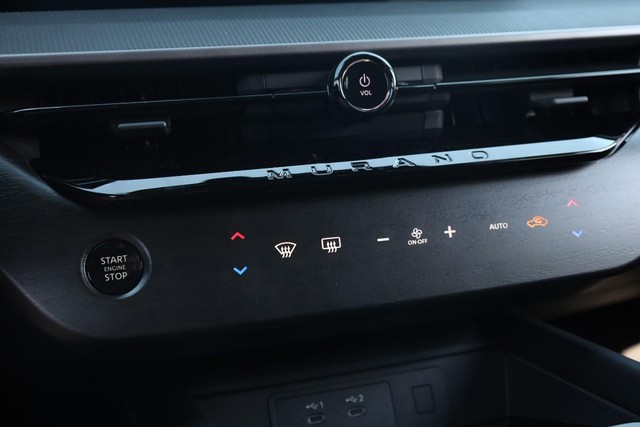 Nissan Murano Vehicle Image 14
