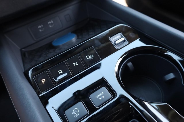 Nissan Murano Vehicle Image 16
