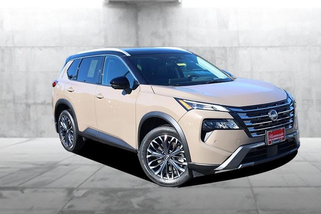 Nissan Rogue Vehicle Image 02
