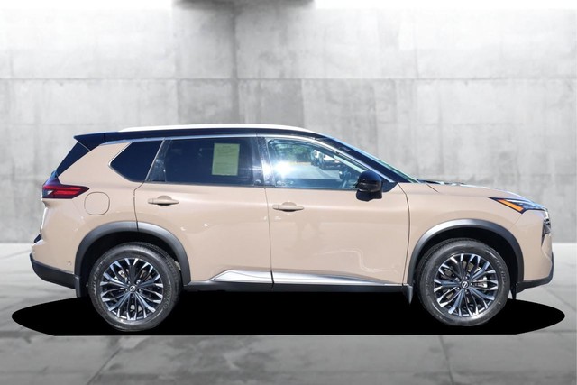 Nissan Rogue Vehicle Image 05