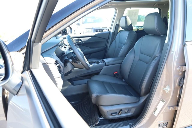 Nissan Rogue Vehicle Image 08