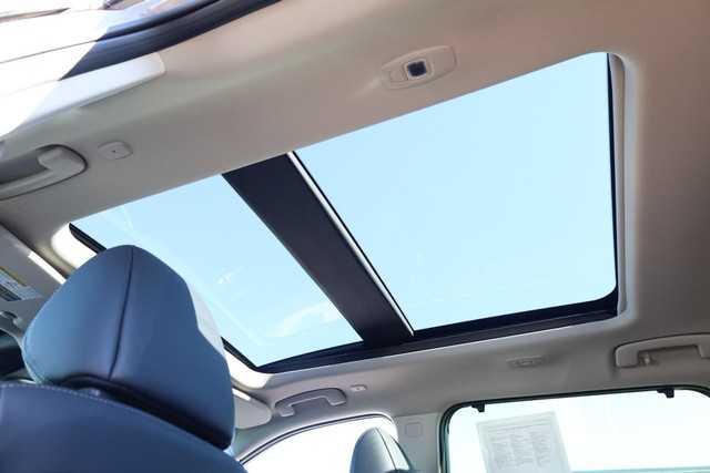 Nissan Rogue Vehicle Image 10