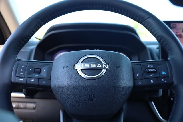 Nissan Rogue Vehicle Image 11