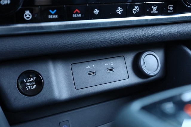 Nissan Rogue Vehicle Image 17