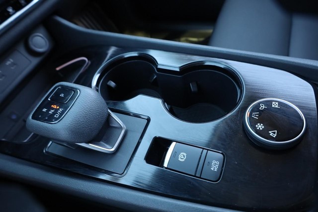 Nissan Rogue Vehicle Image 18