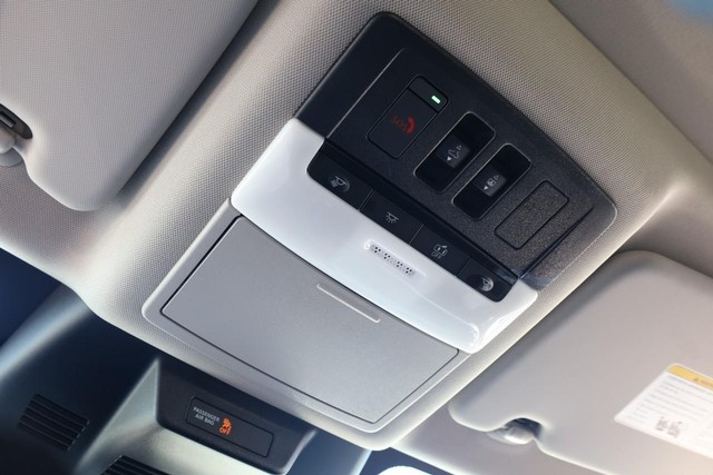 Nissan Rogue Vehicle Image 19
