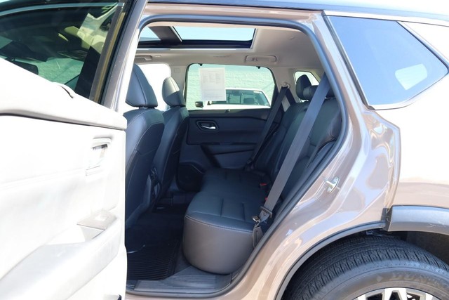 Nissan Rogue Vehicle Image 23