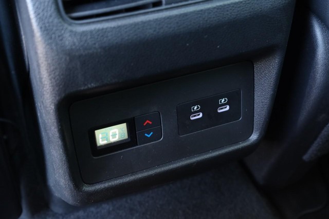 Nissan Rogue Vehicle Image 25