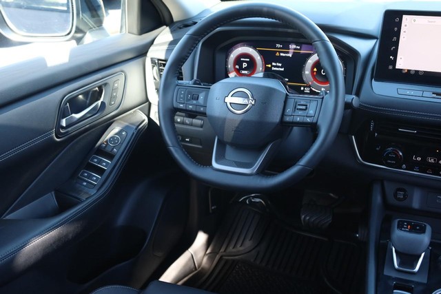 Nissan Rogue Vehicle Image 27
