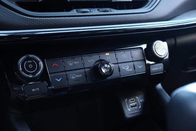 Jeep Compass Vehicle Image 13