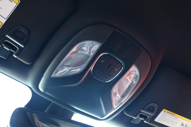 Jeep Compass Vehicle Image 16