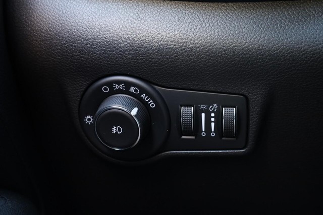 Jeep Compass Vehicle Image 18
