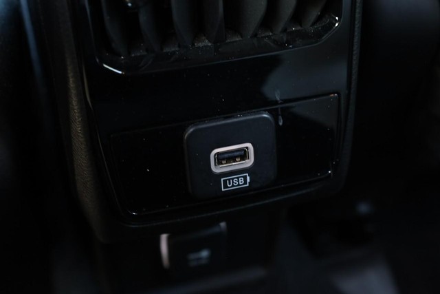 Jeep Compass Vehicle Image 21