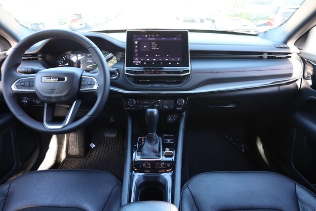 Jeep Compass Vehicle Image 22