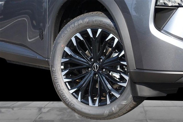Nissan Rogue Vehicle Full-screen Gallery Image 3