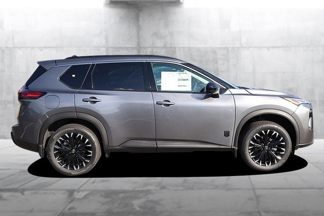 Nissan Rogue Vehicle Full-screen Gallery Image 5