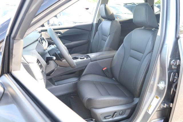 Nissan Rogue Vehicle Full-screen Gallery Image 8