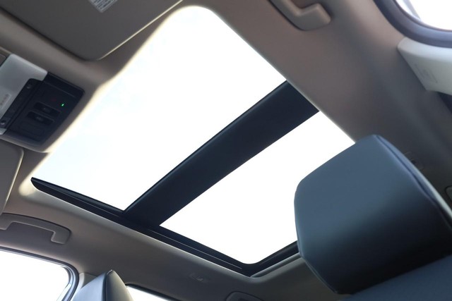 Nissan Rogue Vehicle Full-screen Gallery Image 9