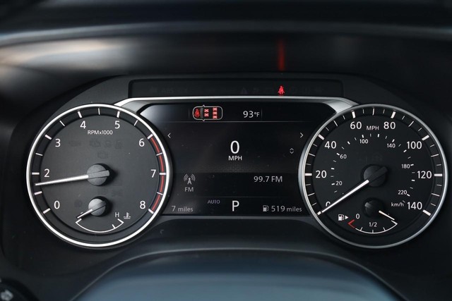 Nissan Rogue Vehicle Full-screen Gallery Image 12